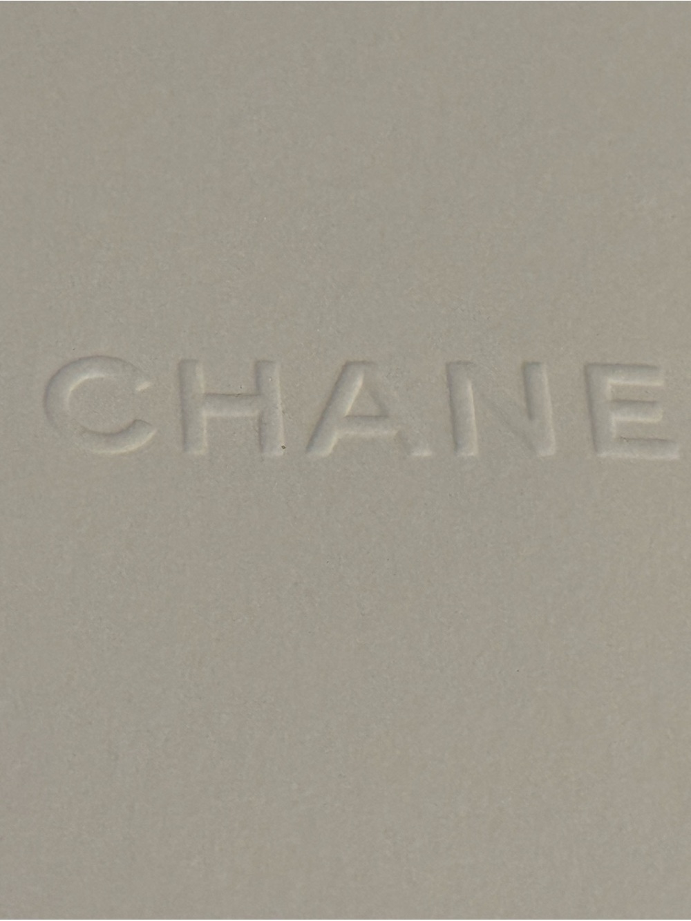 CHANEL White Embossed Makeup Icons Gifting Card - Picture 4 of 10